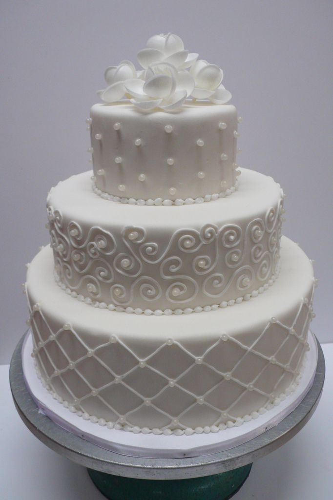 White Fondant Wedding Cake White Fondant Wedding Cake