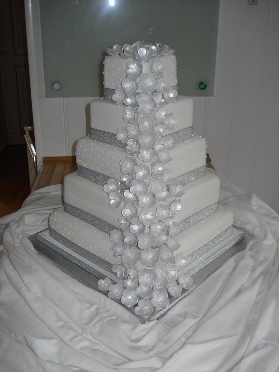 Beautiful Wedding Cakes with Waterfall