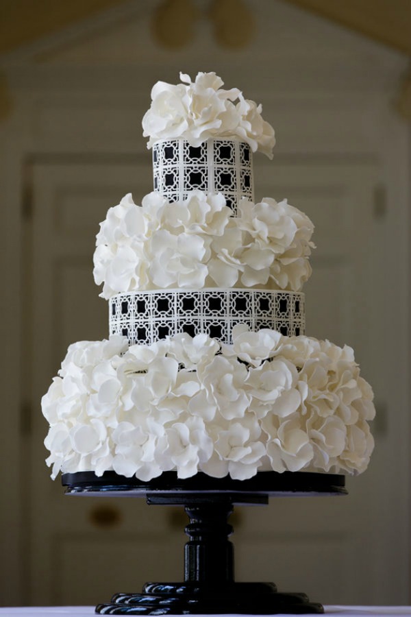 Black and White Modern Wedding Cakes