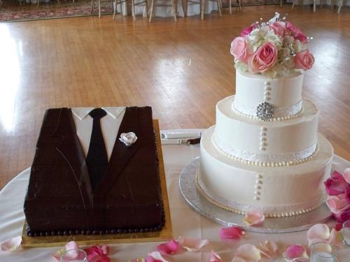 Bride and Groom Wedding Cake