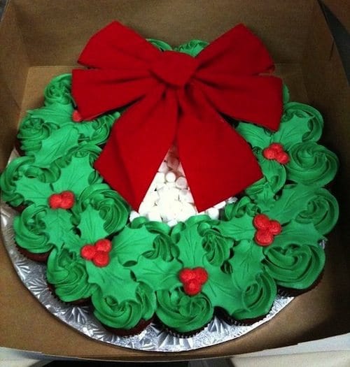 Christmas Cupcake Wreath Christmas Cupcake Wreath