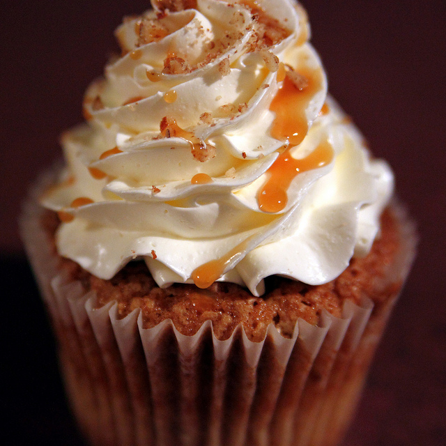 Cupcakes with Caramel Drizzle