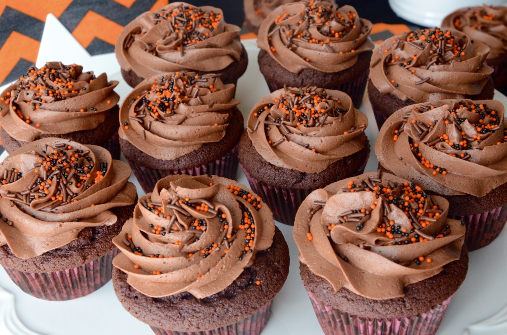 Cupcakes with Chocolate Frosting