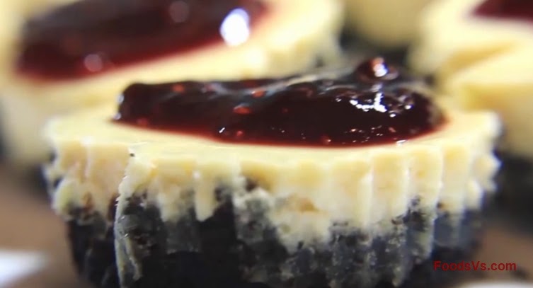 Cupcakes with Oreo Crust Cheesecake Cupcakes with Oreo Crust Cheesecake