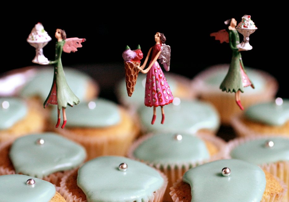 6 Photos of English Fairy Cakes Decorated