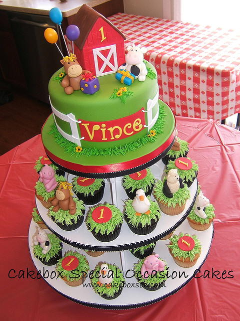 Farm Birthday Cake & Cupcakes