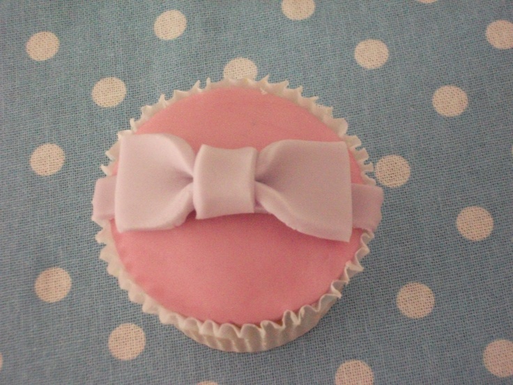 Fondant Bow Cupcakes