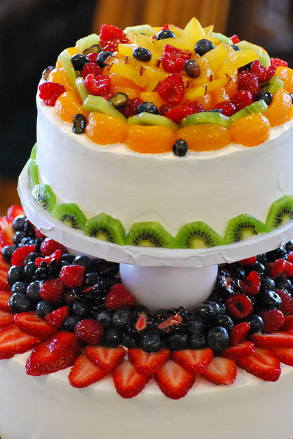 Fresh Fruit with Whip Cream Cakes Fresh Fruit with Whip Cream Cakes