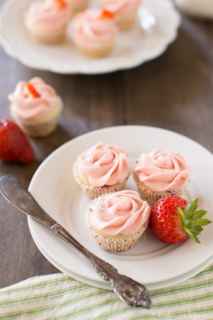 Fresh Strawberry Cupcakes with Strawberry Puree