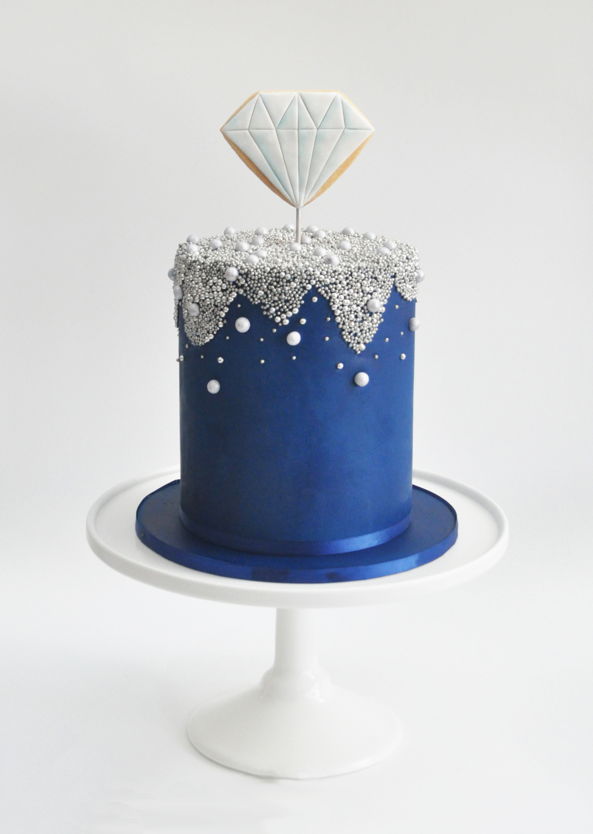 Gold Diamond Themed Cakes Gold Diamond Themed Cakes