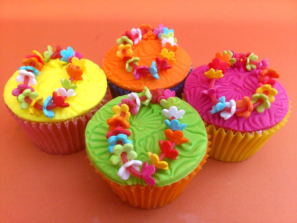 Hawaiian Themed Birthday Cake Cupcakes