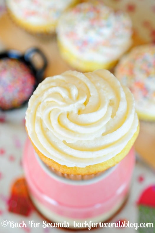 How to Make Lemon Cupcakes From Scratch