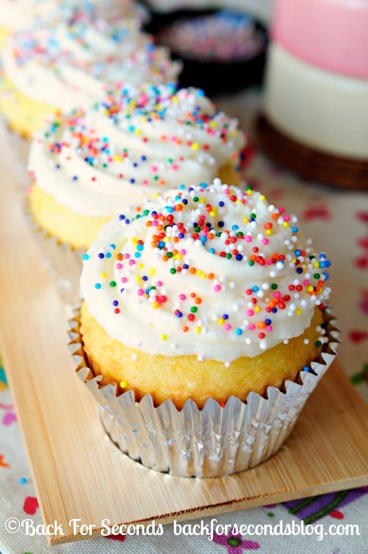 Lemon Cupcakes with Frosting