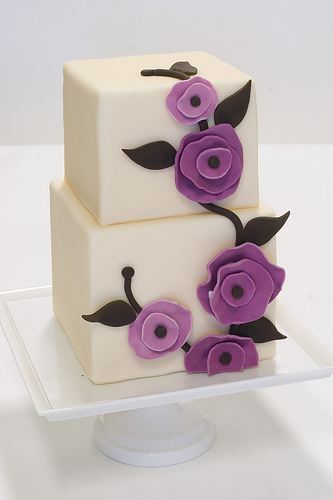 Modern Wedding Cake Purple Flowers Modern Wedding Cake Purple Flowers