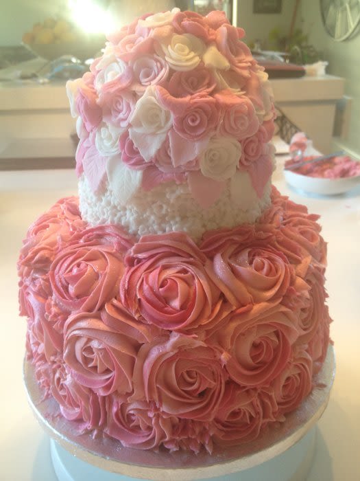 Pink Cake with Buttercream Roses Pink Cake with Buttercream Roses