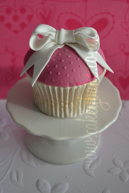 Pink Cupcakes with Bows Pink Cupcakes with Bows