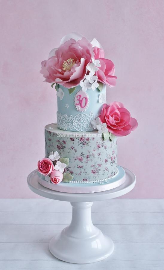 Shabby Chic Cake with Flowers