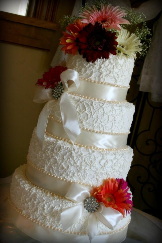 Shabby Chic Wedding Cake Idea