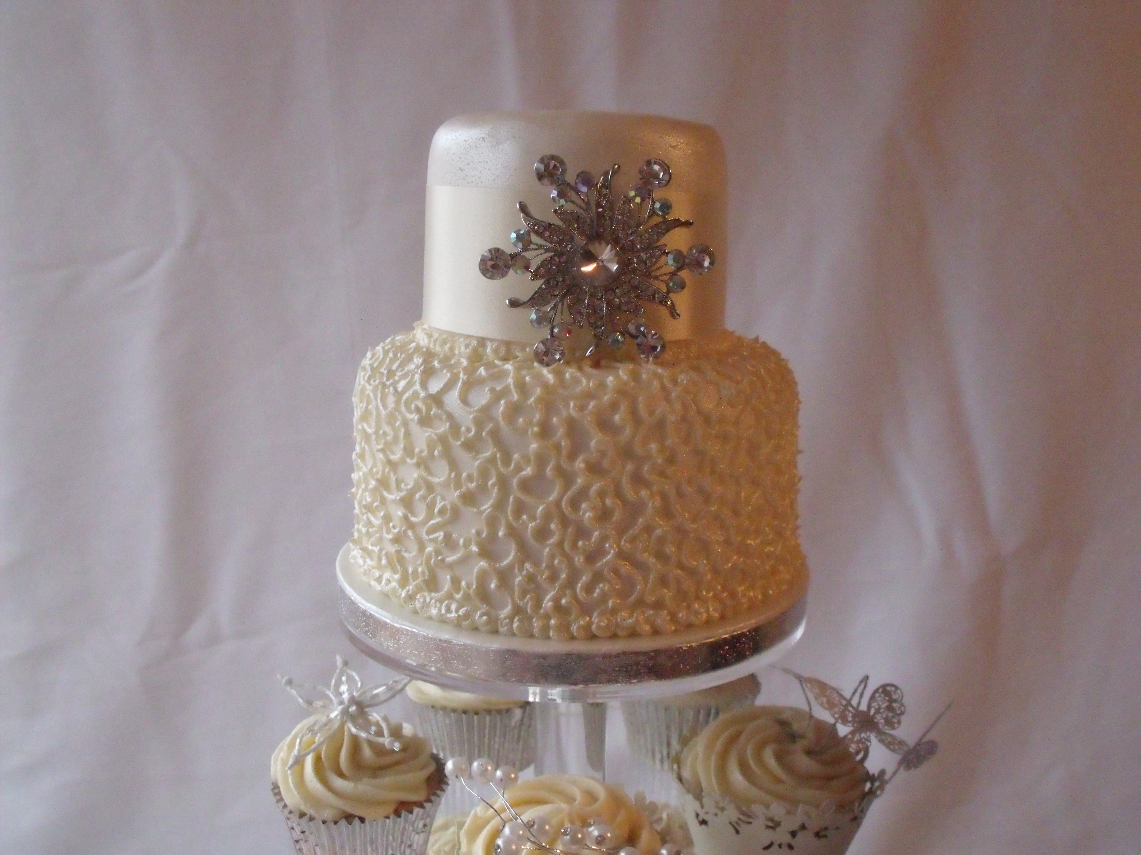 Vintage Wedding Cake with Cupcake Tier