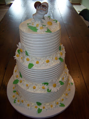 Wedding Cake with Daisies