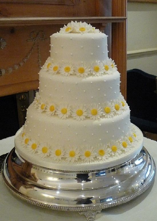 Wedding Cake with Daisies