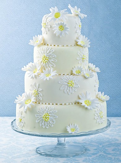 Wedding Cake with Daisies