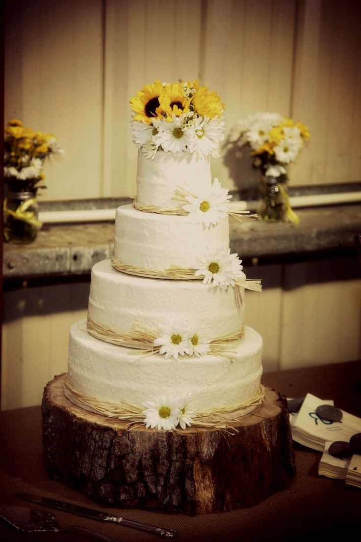 Wedding Cake with Daisies