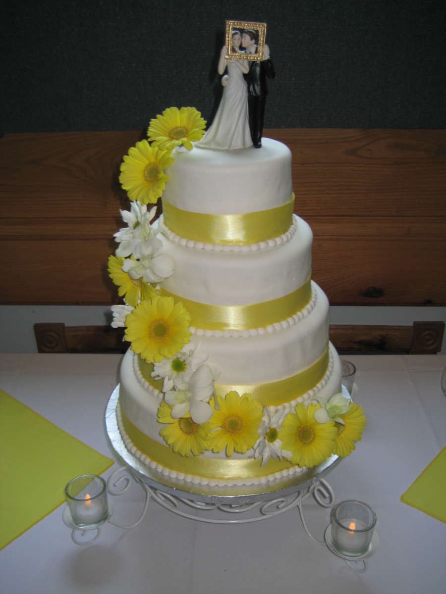 Wedding Cake with Fresh Gerber Daisies