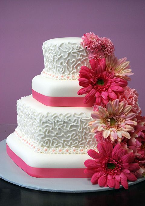 Wedding Cake with Gerber Daisies Wedding Cake with Gerber Daisies