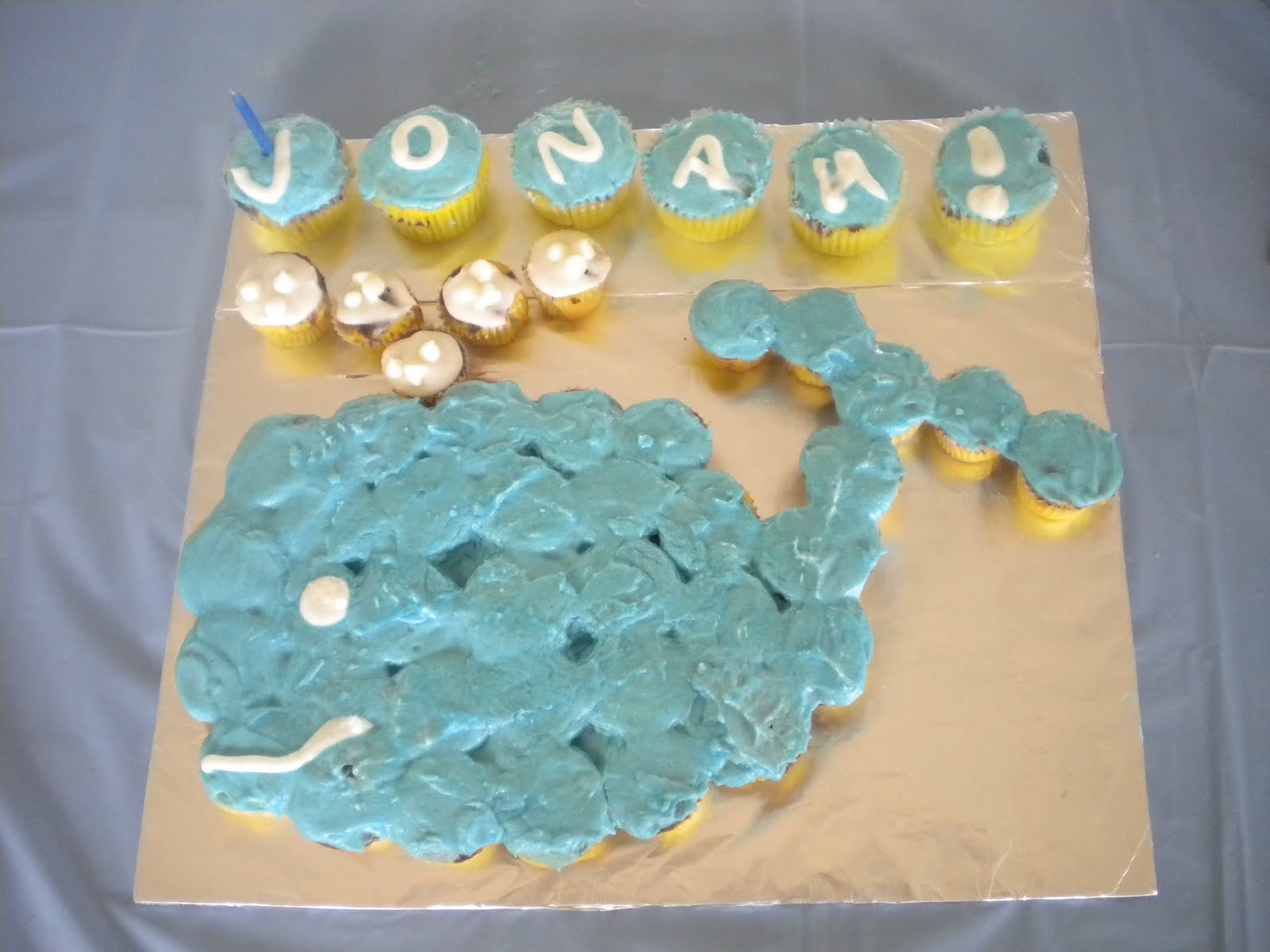 Whale Shaped Cupcake Cake