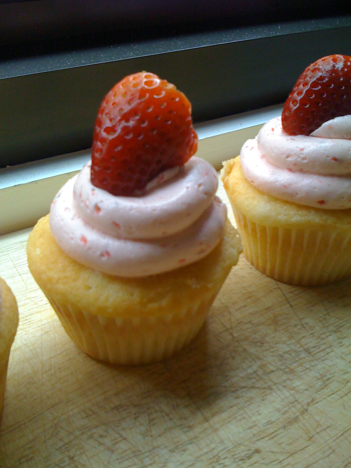 White Cupcakes with Strawberries