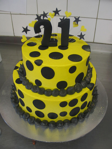 Black and Yellow Birthday Cake Black and Yellow Birthday Cake