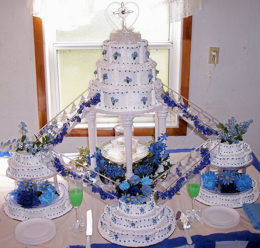 Blue Wedding Cakes with Fountains