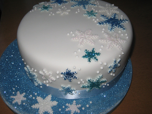 Christmas Cake with Snow Flakes Christmas Cake with Snow Flakes