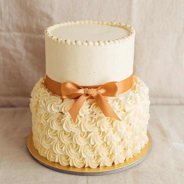 Elegant Two Tier Wedding Cakes Elegant Two Tier Wedding Cakes