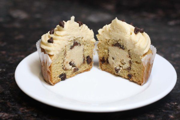 Filled Cupcakes with Cookie Dough Filled Cupcakes with Cookie Dough