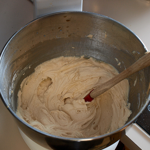 Frosting Cupcakes with Peanut Butter Jelly