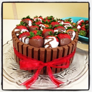 Kit Kat Cake with Strawberries Kit Kat Cake with Strawberries