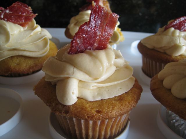 Maple Bacon Pancake Cupcakes with Buttercream Frosting