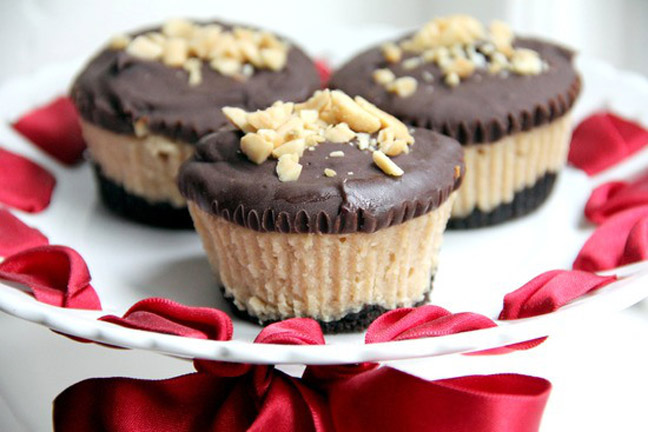 Mini Buckeye Cheesecakes Mini Buckeye Cheesecakes