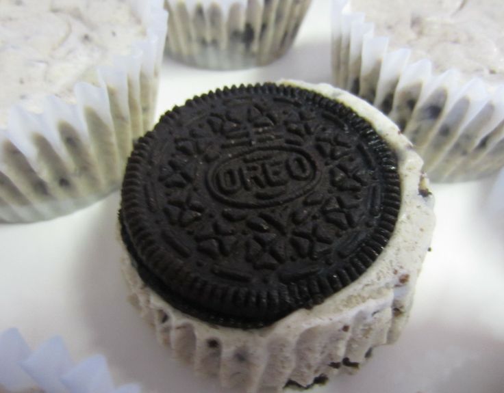 Mini Oreo Cheesecake Cupcakes