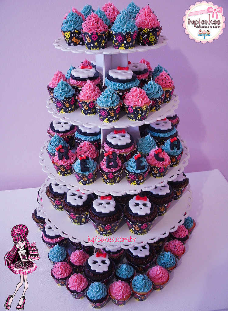 Monster High Cupcake Cake