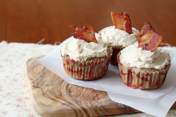 Pancake and Bacon Cupcakes with Maple Frosting