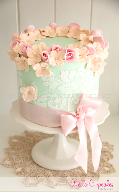 Pretty Flower Birthday Cake