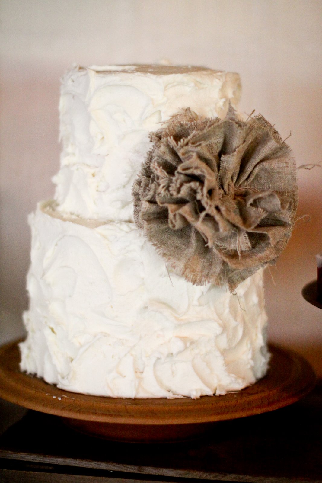 Rustic Wedding Cake with Burlap