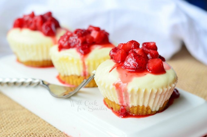 Skinny Mini Strawberry Cheesecakes Skinny Mini Strawberry Cheesecakes