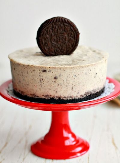 Strawberry Oreo Mini Cheesecakes Strawberry Oreo Mini Cheesecakes