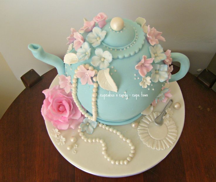 Teapot Cake with Cupcakes