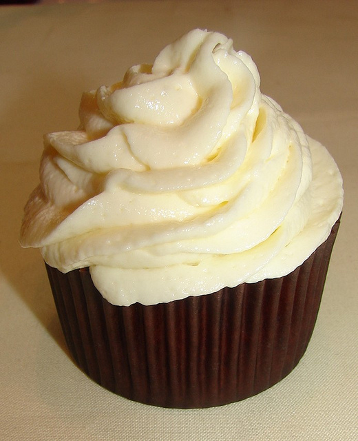 Vanilla Cupcake with Chocolate Mousse Frosting