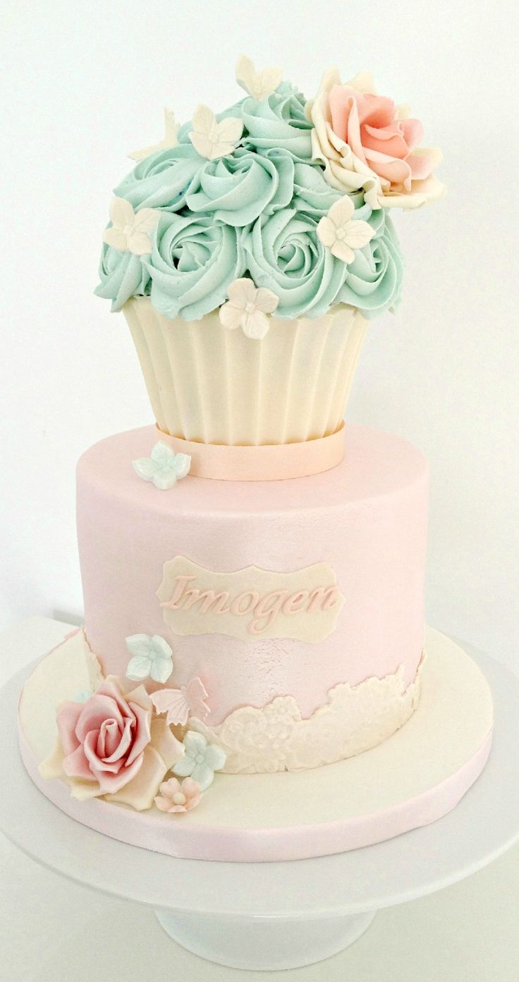 Vintage Giant Cupcake Cake